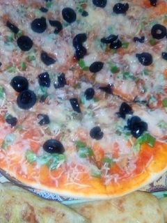 صورة لوصفة بيتزا بالطون