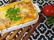 Una foto de pasta con nata y queso crema