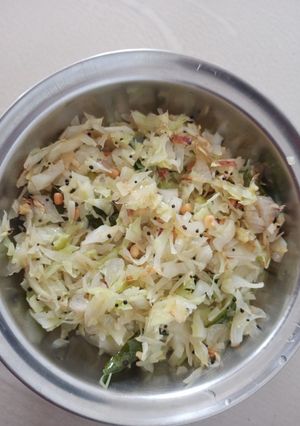 முட்டைக்கோஸ் பொரியல் (Muttaikosh poriyal recipe in tamil) செய்முறை முக்கிய புகைப்படம்