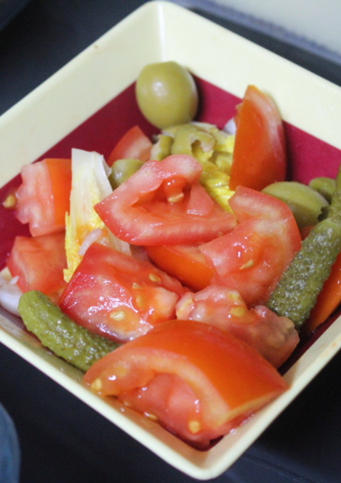Una foto de Ensalada de tomate y cebolla