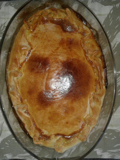 Una foto de Tarta salada con relleno de salsa de chorizo