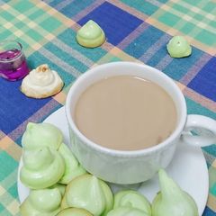 A picture of Maringue cookies.