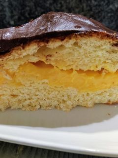 Una foto de Cuñas de crema con chocolate