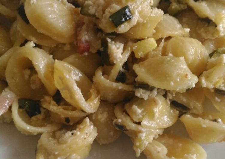 Orecchiette con zucchine,pancetta e yogurt greco