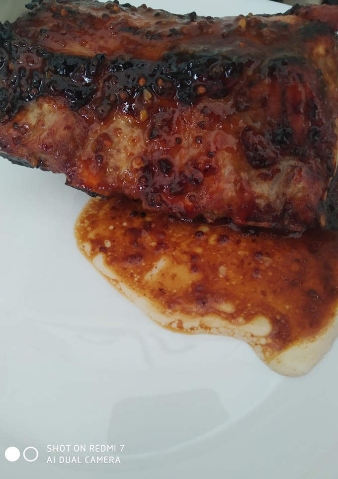 Una foto de Costilla con miel, barbacoa y mostaza