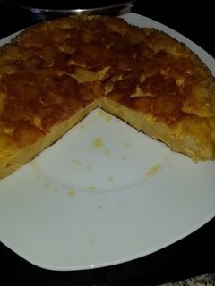 Una foto de Tortilla de patatas (y ajo)
