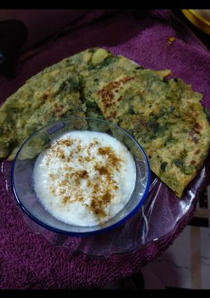 A picture of Bathua aloo paratha.
