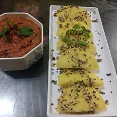 A picture of Moong dal idli.