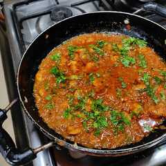 लिपती कोलंबी (Lipati Kolambi Recipe In Marathi) रेसिपी चे मुख्य फोटो 
