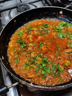 लिपती कोलंबी (Lipati Kolambi Recipe In Marathi) रेसिपी चे मुख्य फोटो