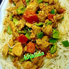 A picture of Chicken jalfrezi spaghetti pasta.