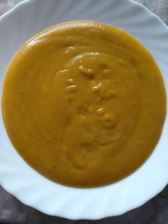 Una foto de Crema de calabaza con apio