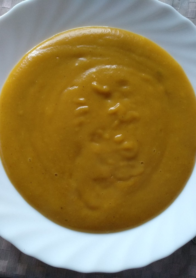 Una foto de Crema de calabaza con apio