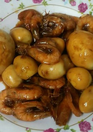 Hình của món Tôm kho trứng.