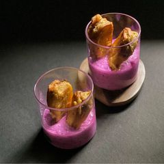 A picture of Thecha filled Aloo Pakora Chaat.