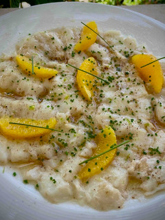 Una foto de Carpaccio de bacalao con naranja