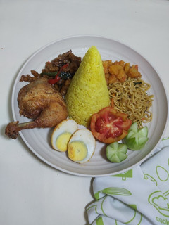 Foto resep Tumpeng Mini Nasi Kuning