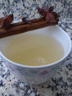 Una foto de Infusión de canela, manzana, anís estrellado y clavo de olor