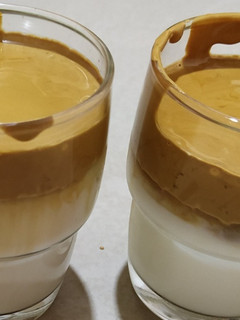 દાલગોના કોફી (Dalgona Coffee Recipe In Gujarati રેસીપી મુખ્ય ફોટો