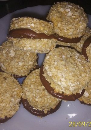 Una foto de Alfajores de coco y avena
