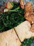 Stir fry kailan with tofu and chicken