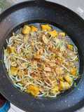 Kuah Tahu dan kecambah (kuah lontong balap)