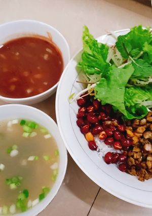 Hình của món Cơm hến.