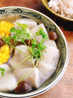 Hình của món Canh khoai sọ nấu bắp và nấm.