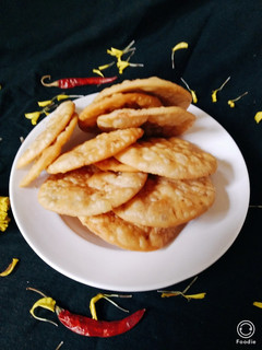 भरवा बेसन मठरी (Bharva besan mathri recipe in Hindi) रेसिपी मुख्य फोटो
