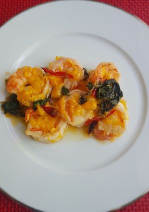 รูปของ กุ้งผัดใบกระเพราใส่ซีส สูตรคีโต