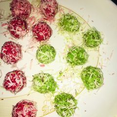 A picture of Coconut laddoo🥥.