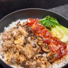 Hong Kong style claypot rice A picture of Hong Kong style claypot rice.