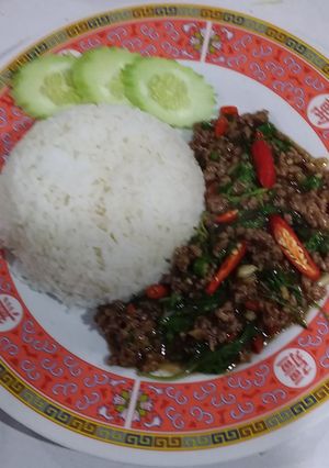 รูปของ ผัดกระเพราเนื้อราดหน้าข้าว