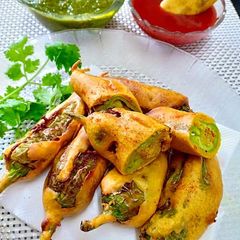 A picture of Spicy mirchi vada.