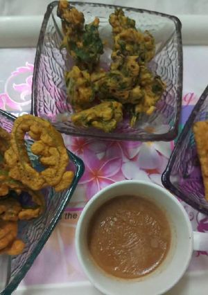 लौकी के छिलके का पकोडा (Lauki ke chilke ka pakore recipe in hindi) रेसिपी मुख्य फोटो