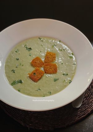 A picture of Garlic Soup in Italian style.