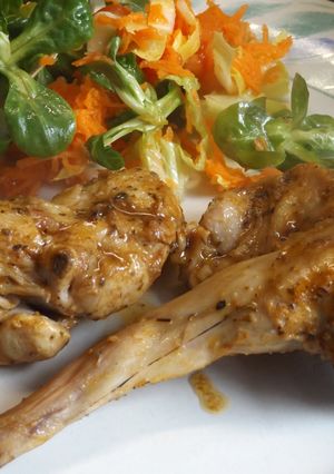 Una foto de Conejo con hierbas provenzales con zumo de mandarina