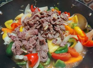 Hình của món Bò xào rau củ.