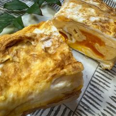 A picture of Japanese Tamagoyaki (Egg yolk special).