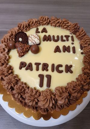 O poză a rețetei Tort cu ganaj de ciocolată albă și neagră.