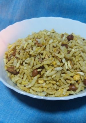 A picture of Maharashtrian spicy roasted dagdi poha chiwda.