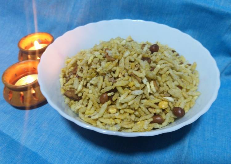 Maharashtrian spicy roasted dagdi poha chiwda