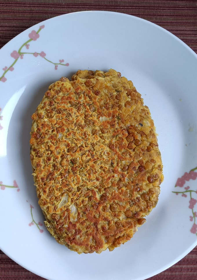 Una foto de Hamburguesa de lentejas con harina de garbanzo