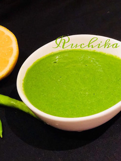 A picture of Green chutney.