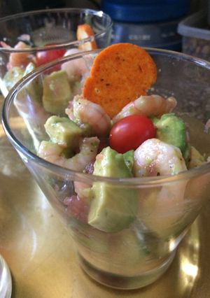 Una foto de Cóctel de camarones y palta