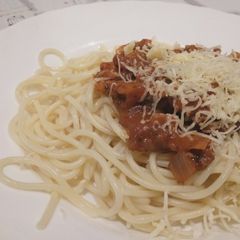 A picture of Spaghetti Beef Bolognese.