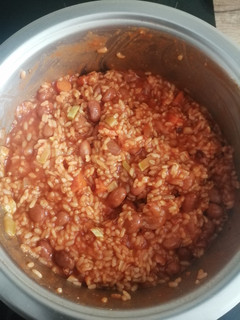 Una foto de Arroz judías pintas y verduras