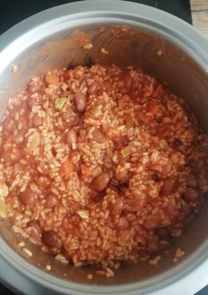 Una foto de Arroz judías pintas y verduras