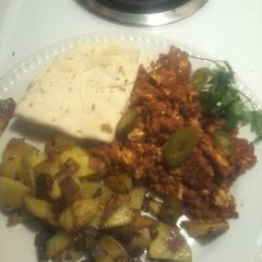 Chorizo and eggs, garlic crunchy potatoes A picture of Chorizo and eggs, garlic crunchy potatoes.
