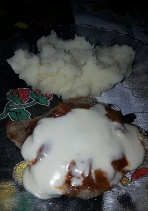 Una foto de Milanesa Napo con Puré